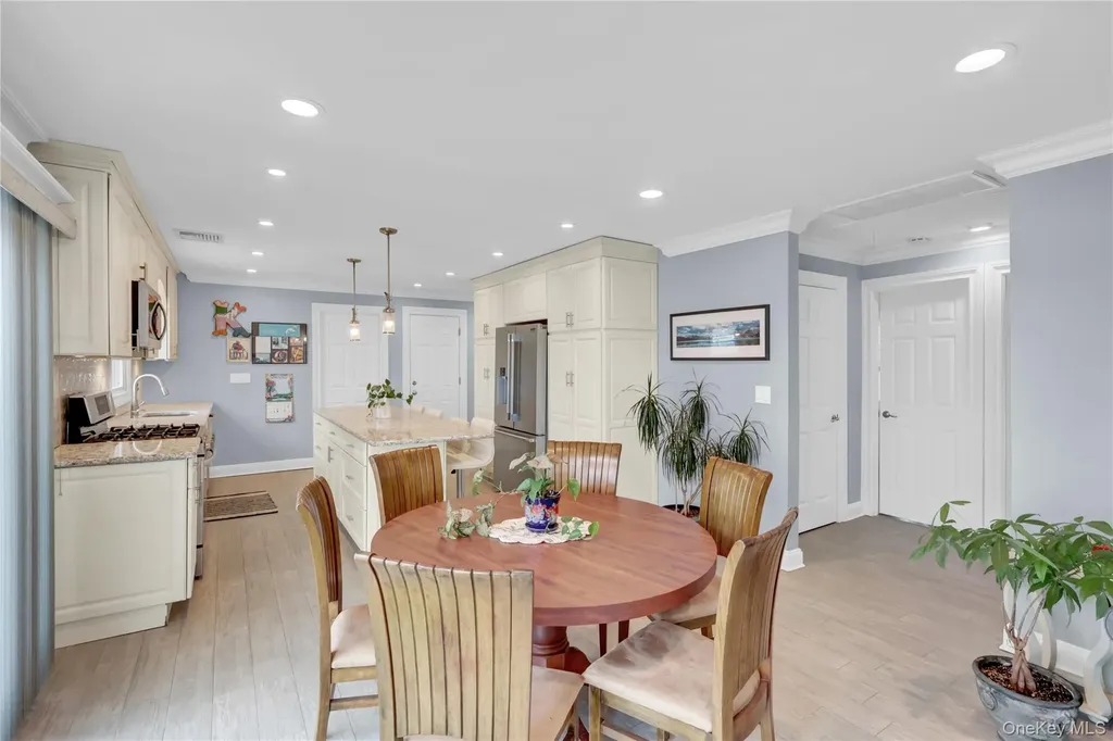 10 Beach Road Massapequa NY 11758