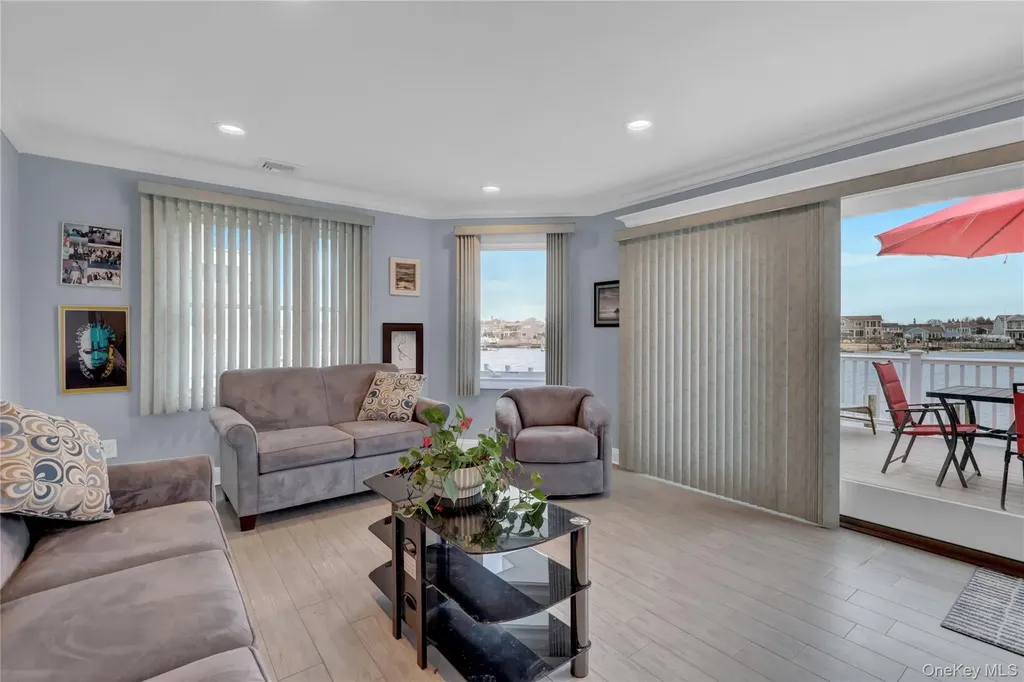 10 Beach Road Massapequa NY 11758