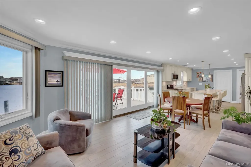 10 Beach Road Massapequa NY 11758