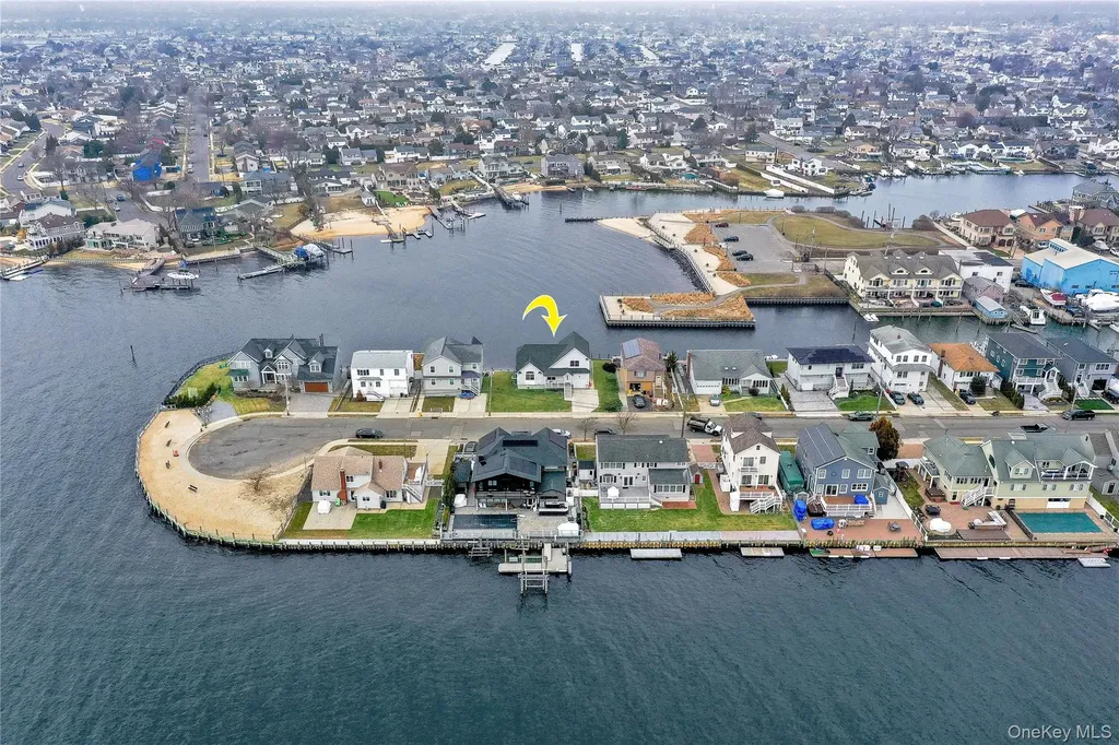 10 Beach Road Massapequa NY 11758