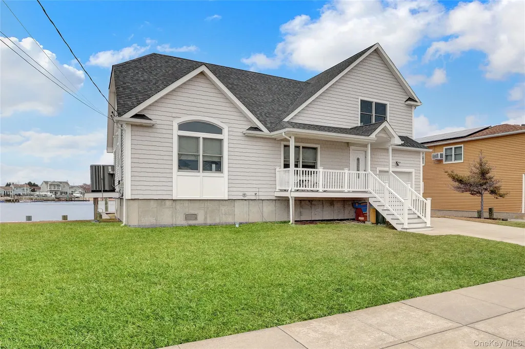 10 Beach Road Massapequa NY 11758