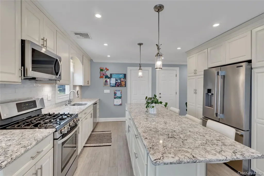 10 Beach Road Massapequa NY 11758
