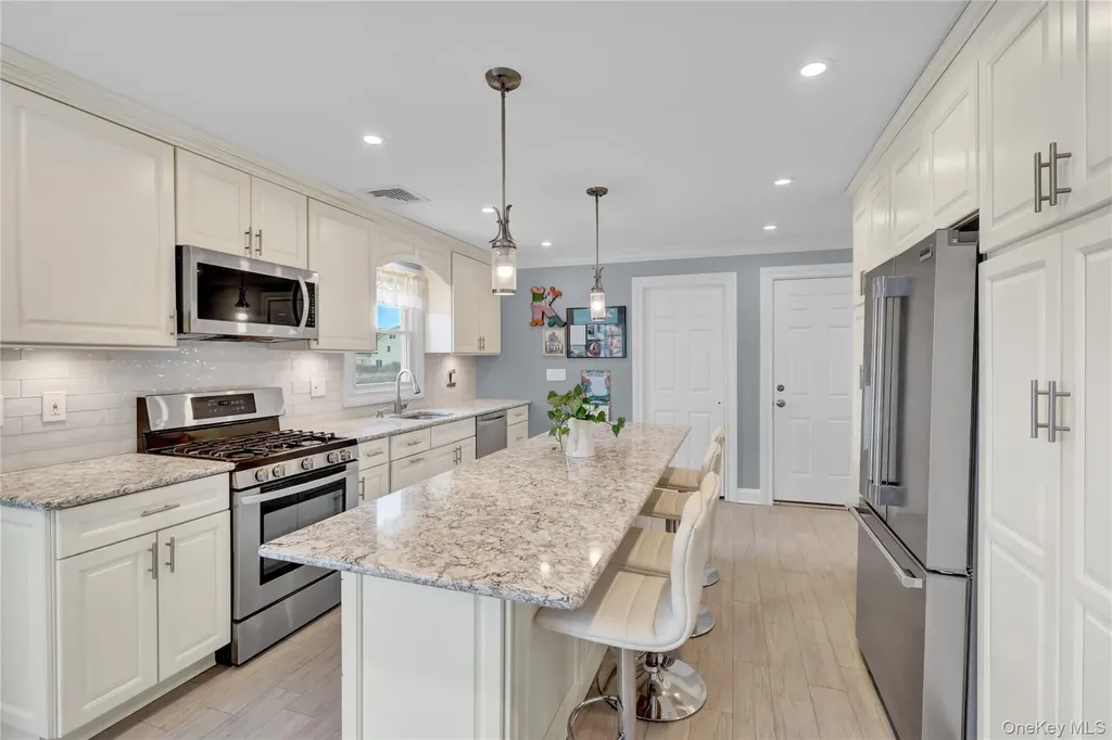 10 Beach Road Massapequa NY 11758