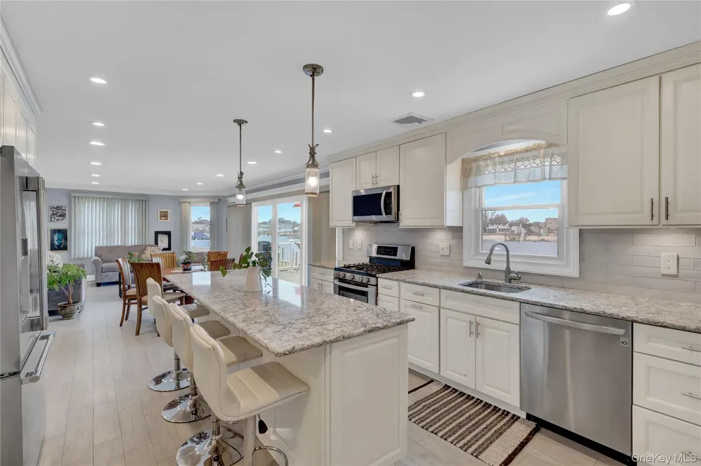 10 Beach Road Massapequa NY 11758