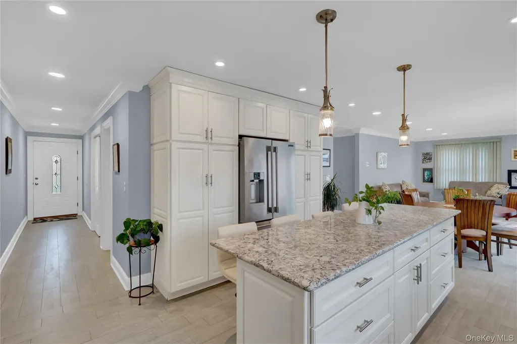 10 Beach Road Massapequa NY 11758