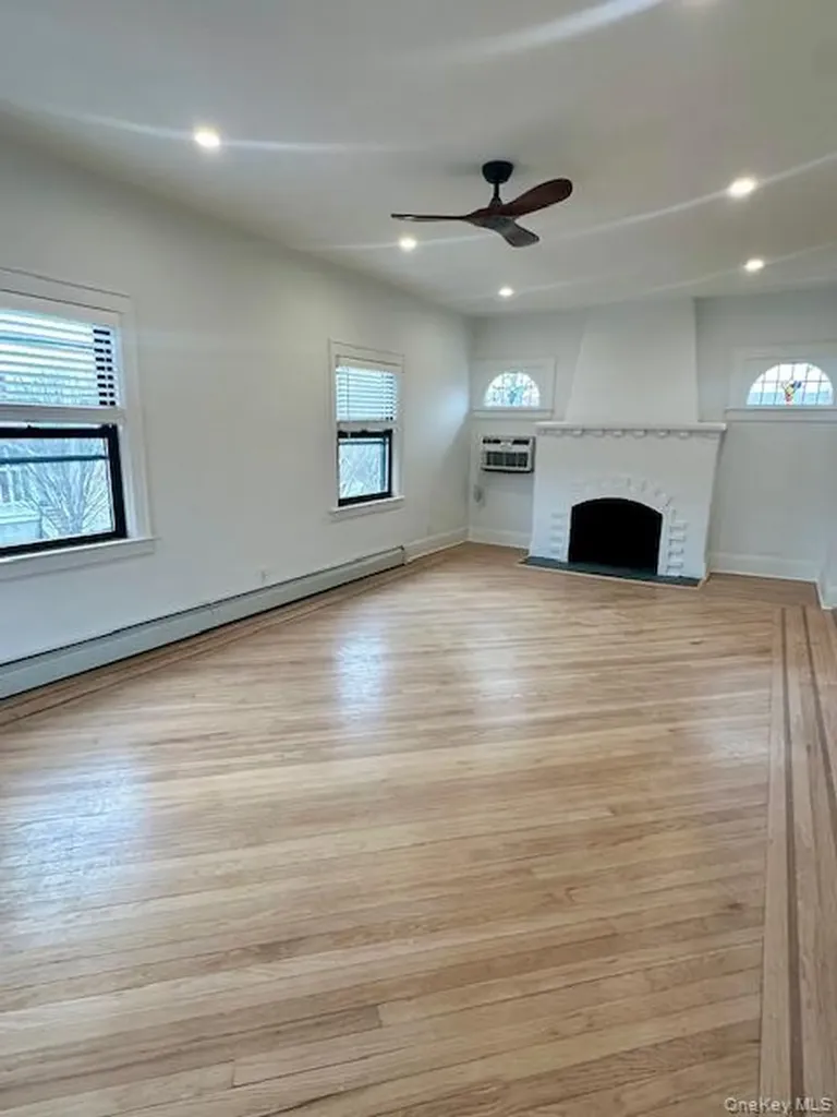 361 E Olive Street Long Beach NY 11561