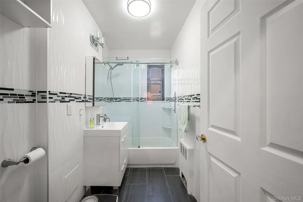 246-29 57th Drive Douglaston NY 11362