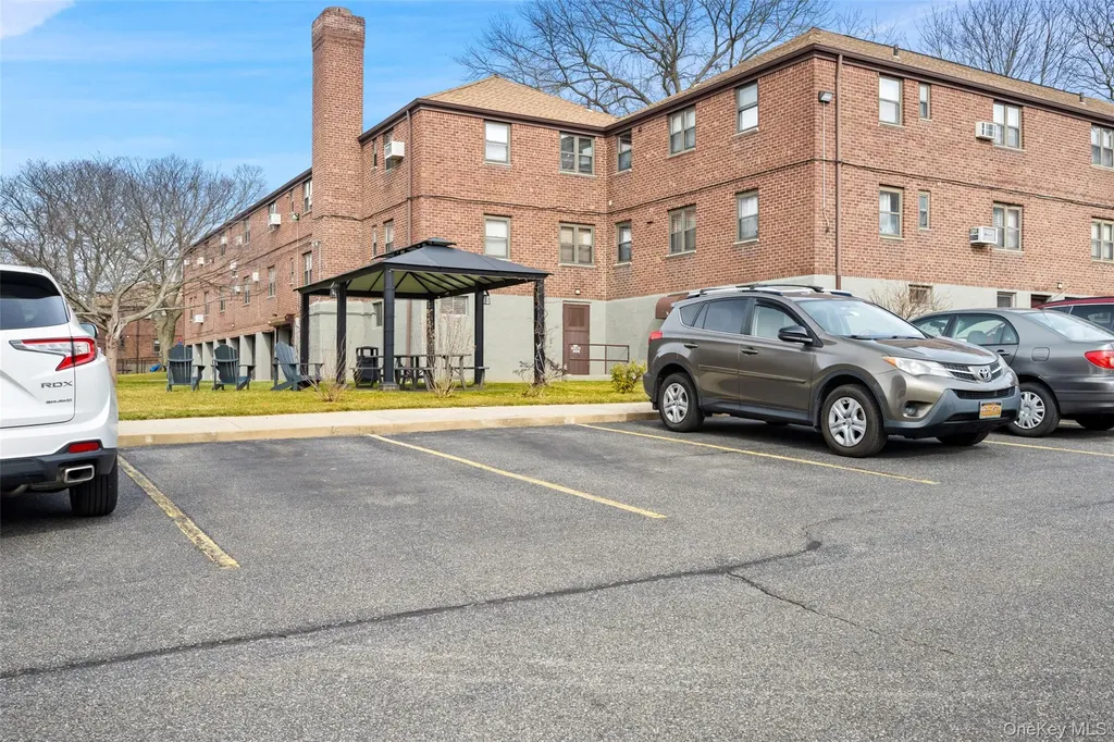 246-29 57th Drive Douglaston NY 11362