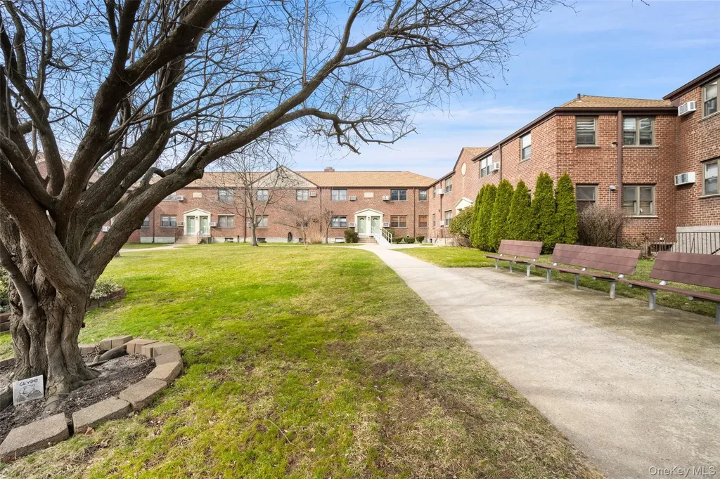 246-29 57th Drive Douglaston NY 11362