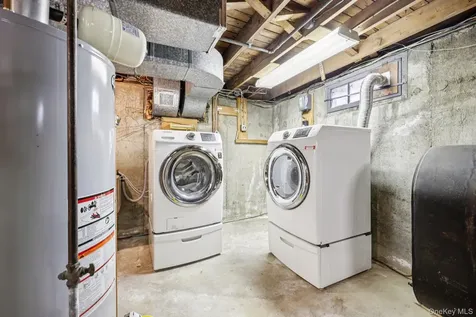 132 Albertson Parkway Albertson NY 11507