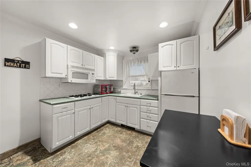 24 Northpark Drive Garnerville NY 10923