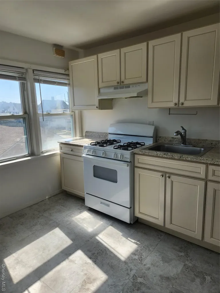 49 Roger Avenue Inwood NY 11096