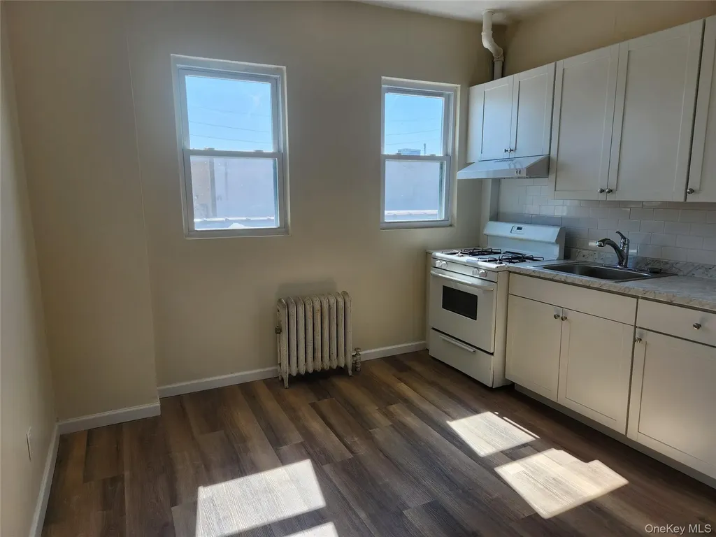 49 Roger Avenue Inwood NY 11096