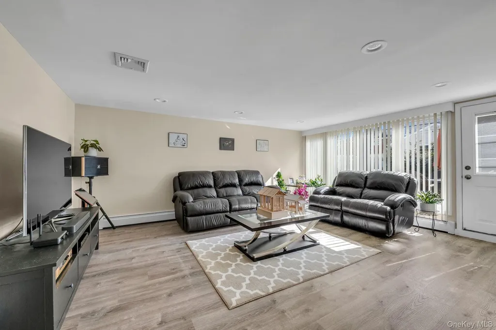 5 Hillvale Road Syosset NY 11791