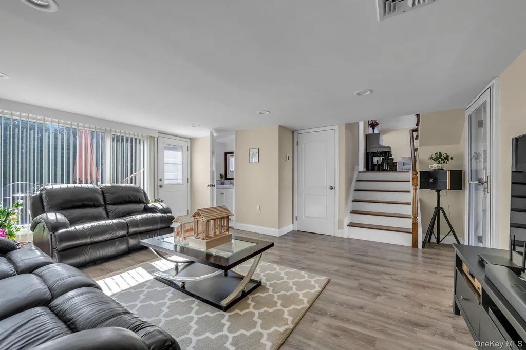 5 Hillvale Road Syosset NY 11791