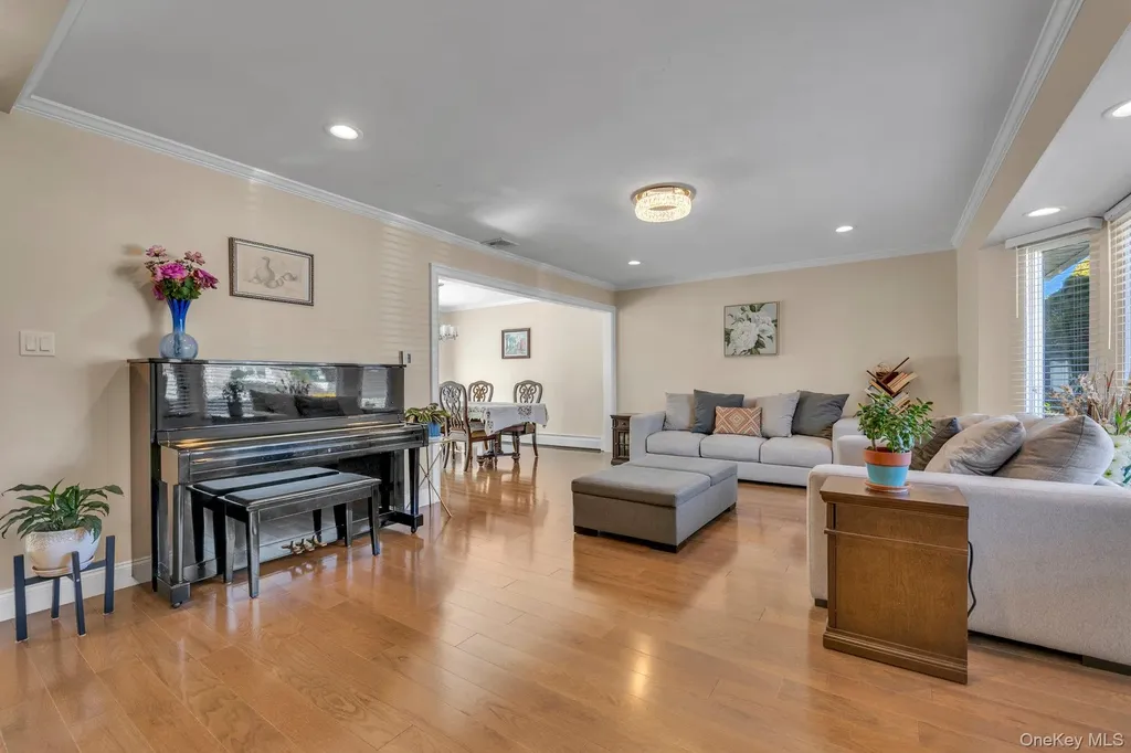 5 Hillvale Road Syosset NY 11791