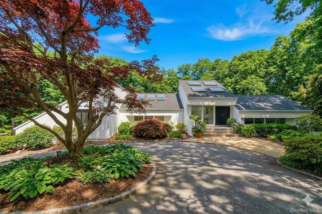 5 Waterford Way Syosset NY 11791