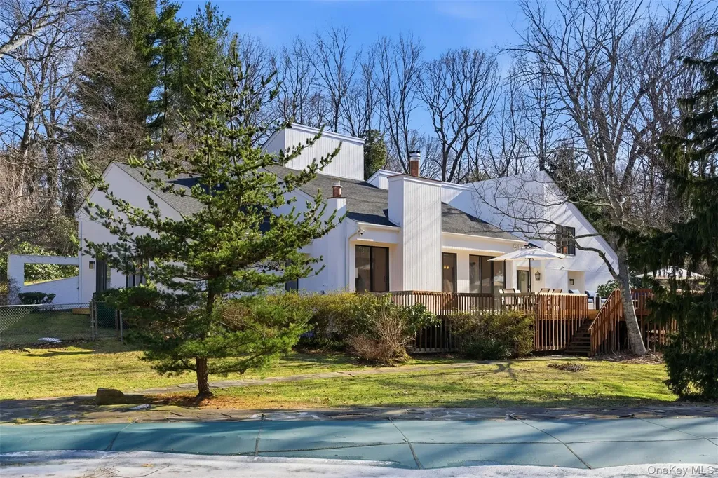 5 Waterford Way Syosset NY 11791
