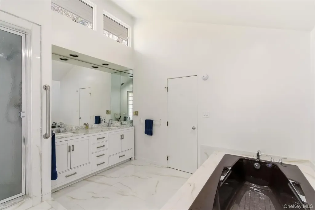 5 Waterford Way Syosset NY 11791