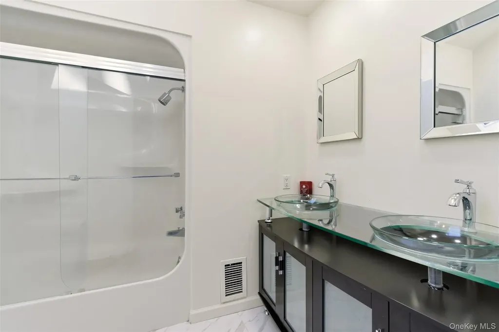 5 Waterford Way Syosset NY 11791