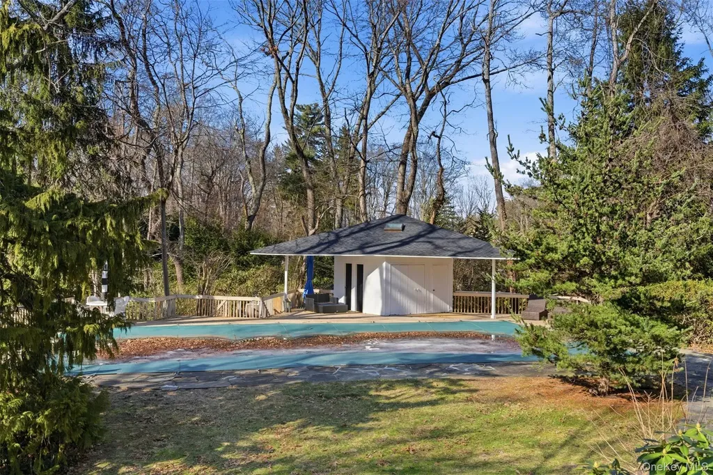 5 Waterford Way Syosset NY 11791