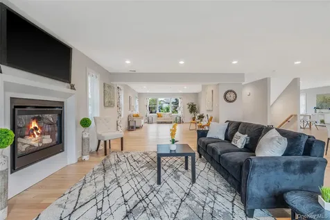 243 Mott Street Oceanside NY 11572