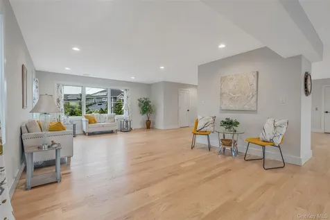 243 Mott Street Oceanside NY 11572