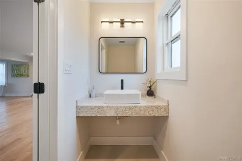 243 Mott Street Oceanside NY 11572