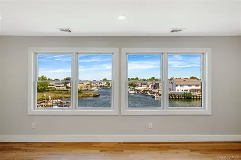 243 Mott Street Oceanside NY 11572