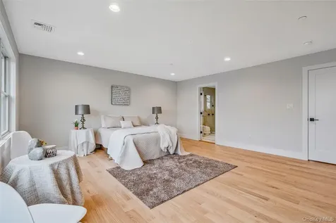 243 Mott Street Oceanside NY 11572