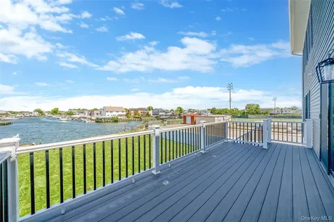 243 Mott Street Oceanside NY 11572