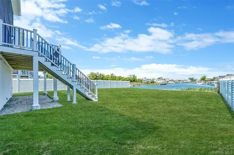 243 Mott Street Oceanside NY 11572