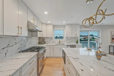 243 Mott Street Oceanside NY 11572