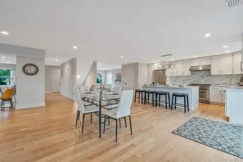243 Mott Street Oceanside NY 11572