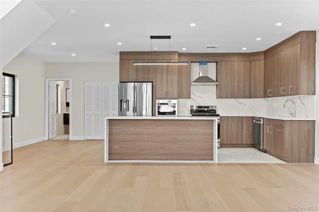 75-31 175th Street Fresh Meadows NY 11366