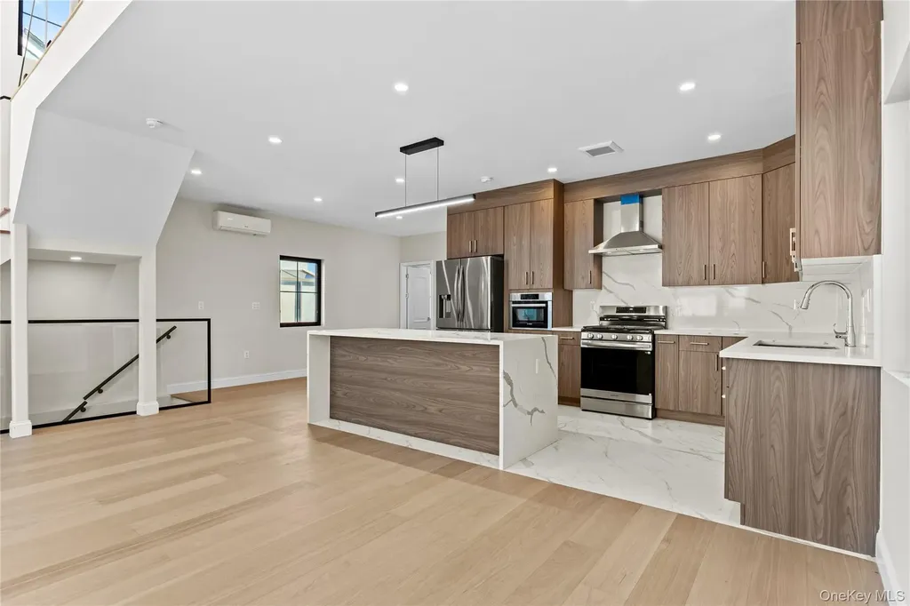 75-31 175th Street Fresh Meadows NY 11366
