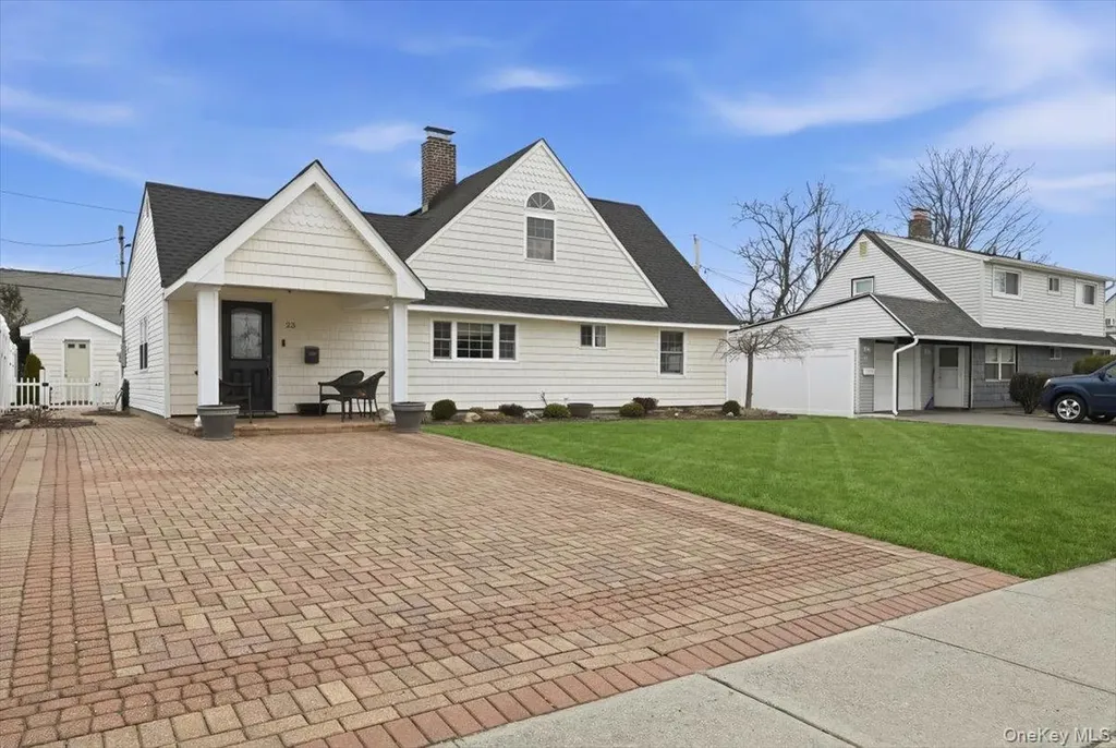 25 Gleaner Lane Levittown NY 11756