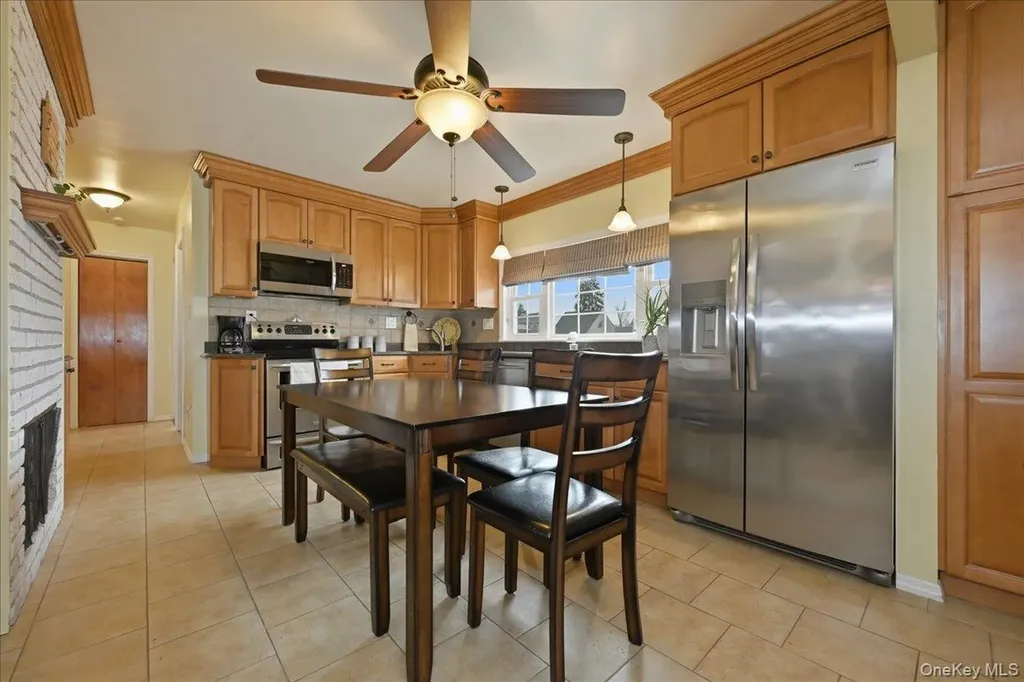 25 Gleaner Lane Levittown NY 11756