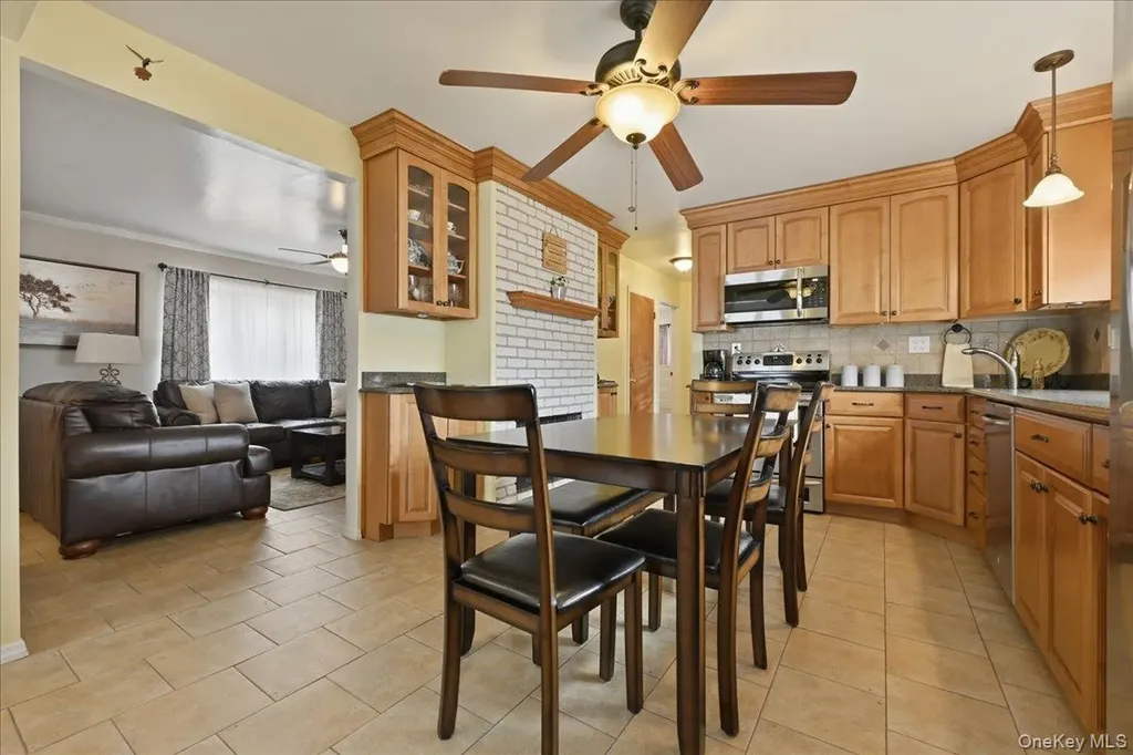 25 Gleaner Lane Levittown NY 11756