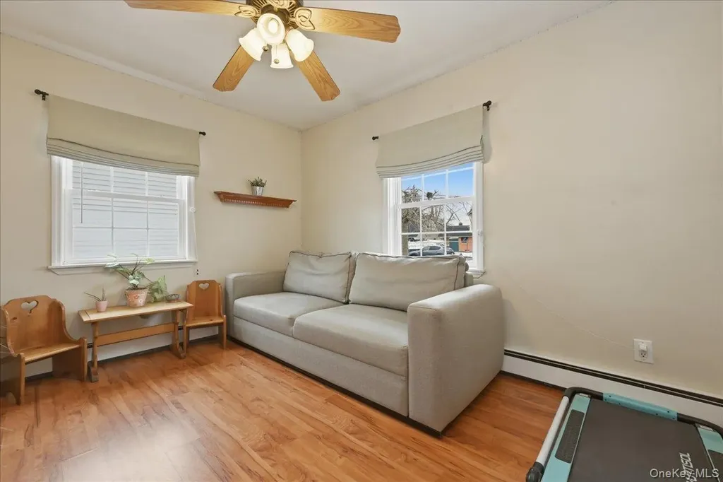 25 Gleaner Lane Levittown NY 11756