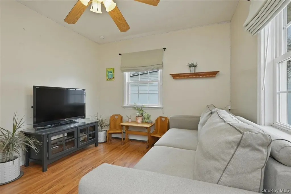25 Gleaner Lane Levittown NY 11756