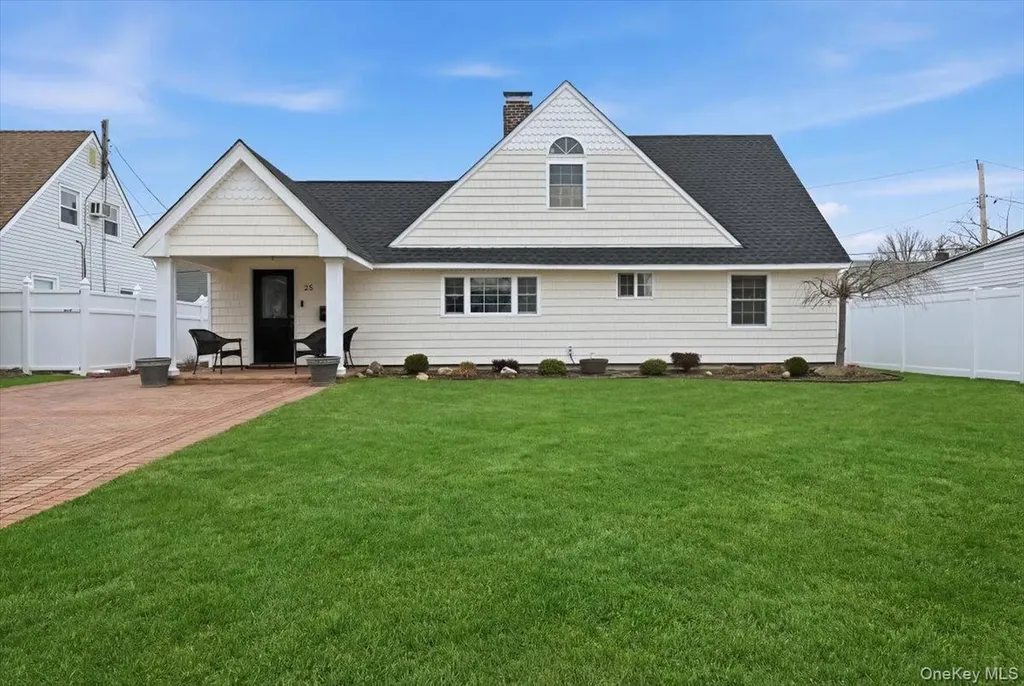 25 Gleaner Lane Levittown NY 11756