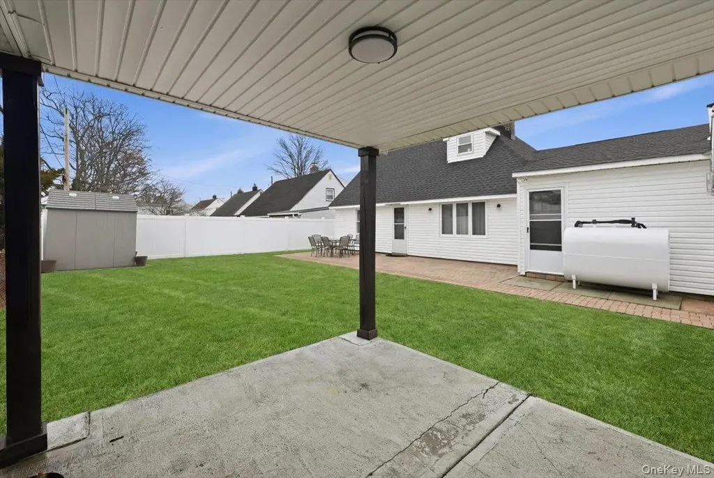 25 Gleaner Lane Levittown NY 11756