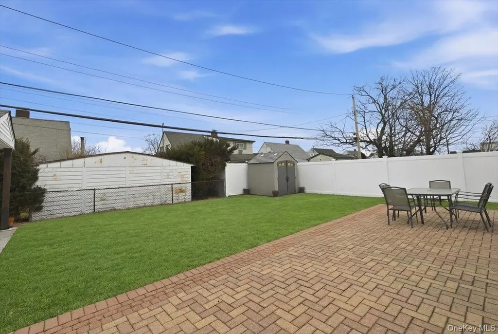25 Gleaner Lane Levittown NY 11756