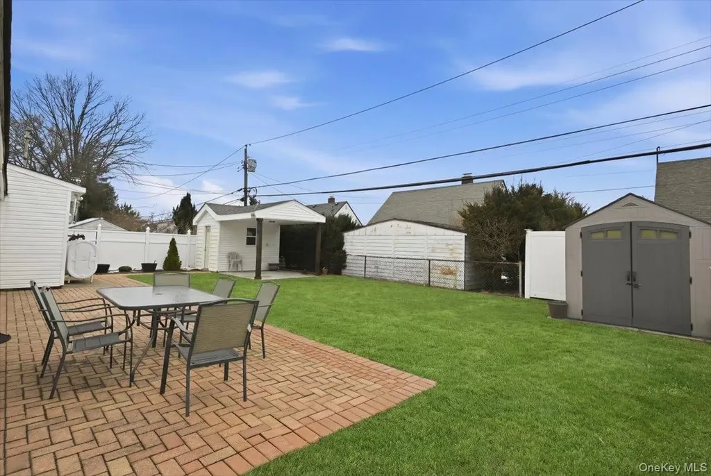 25 Gleaner Lane Levittown NY 11756