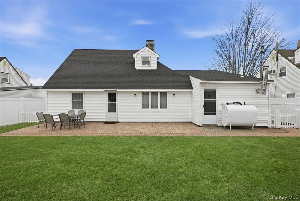 25 Gleaner Lane Levittown NY 11756