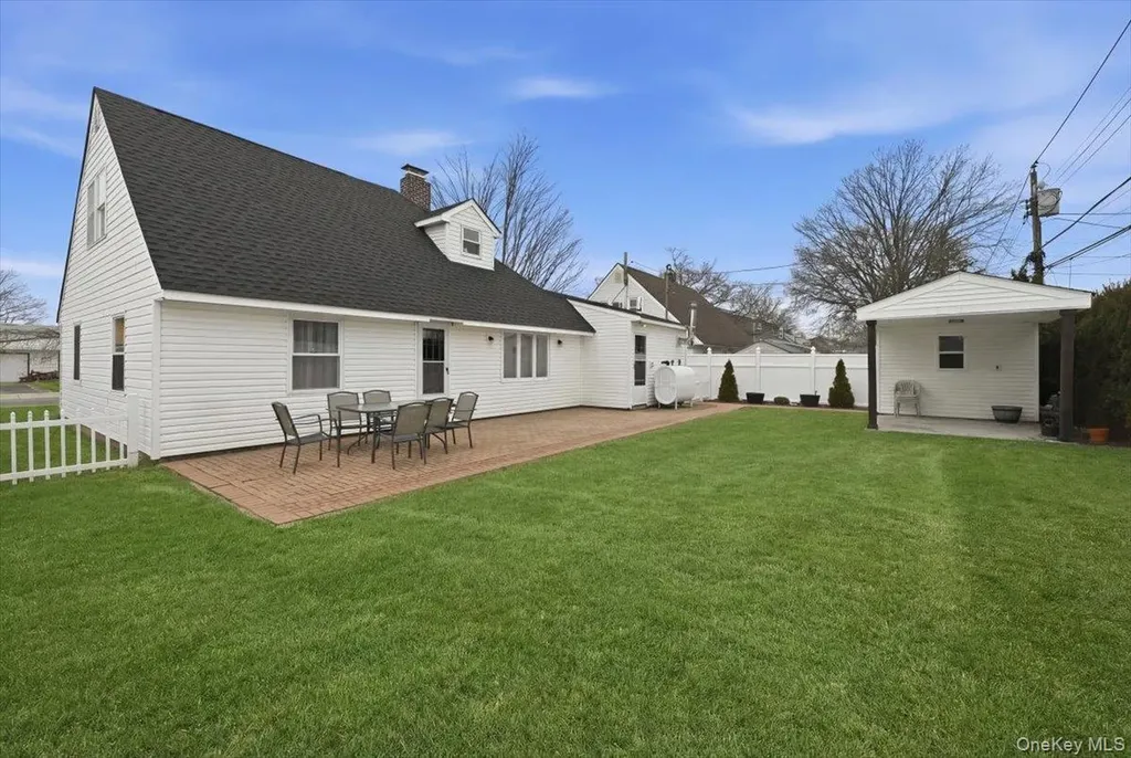 25 Gleaner Lane Levittown NY 11756