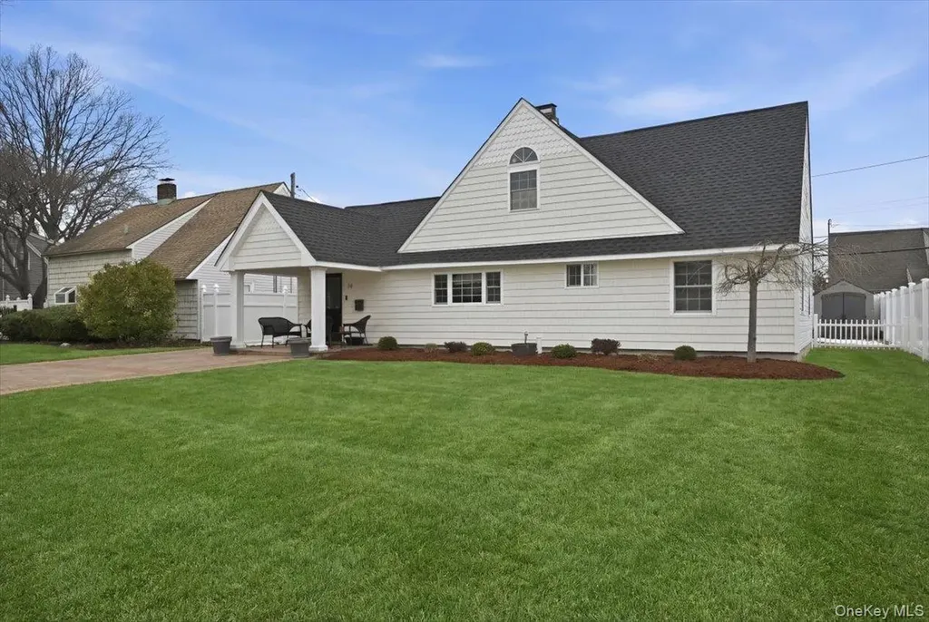 25 Gleaner Lane Levittown NY 11756