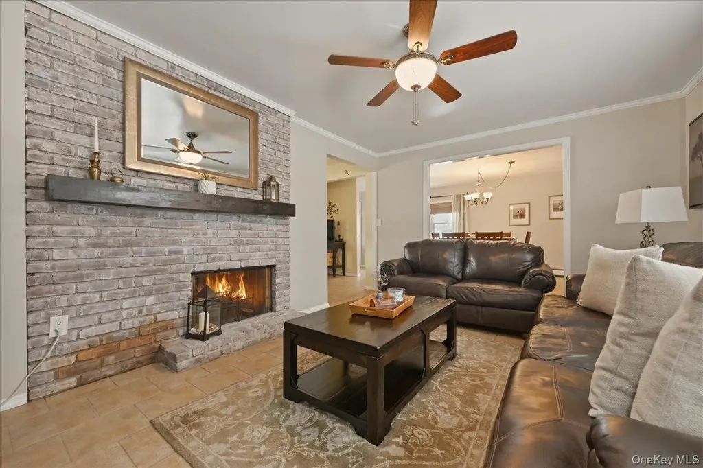 25 Gleaner Lane Levittown NY 11756
