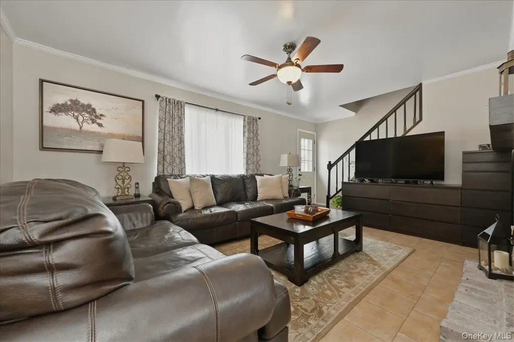 25 Gleaner Lane Levittown NY 11756